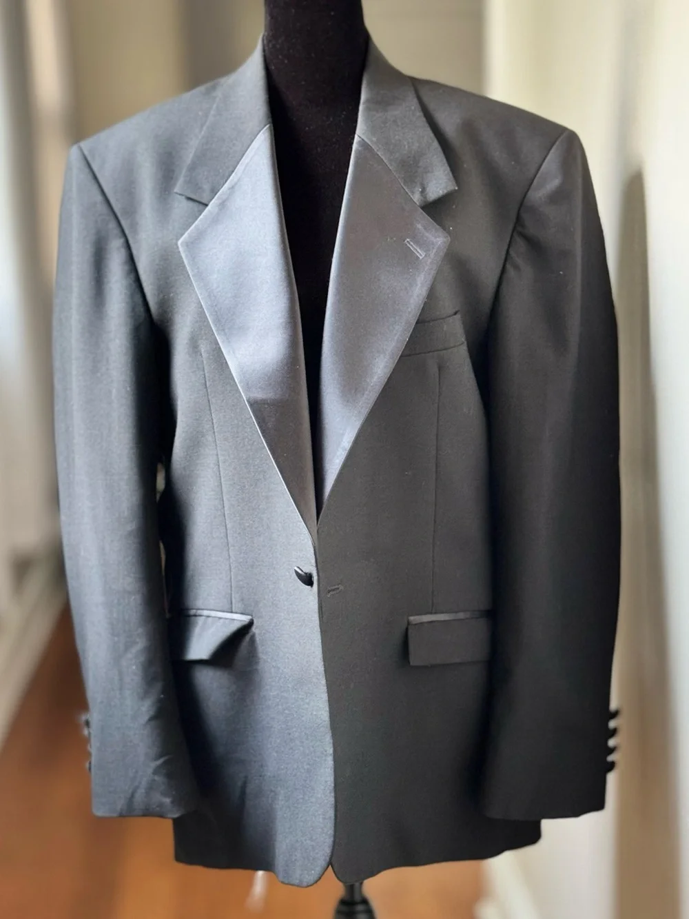 Oscar de la Renta Vintage Men’s Black Tuxedo Jacket 38S Satin Peak Lapel